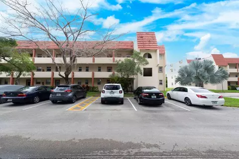2700 Sunrise Lakes Dr W #212, Sunrise, FL 33322