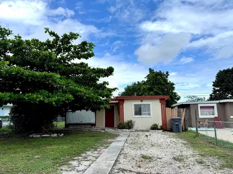 1207 Alto Rd, Lake Worth, FL 33462