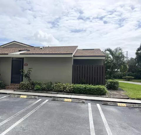 172 Meadows Dr, Boynton Beach, FL 33436