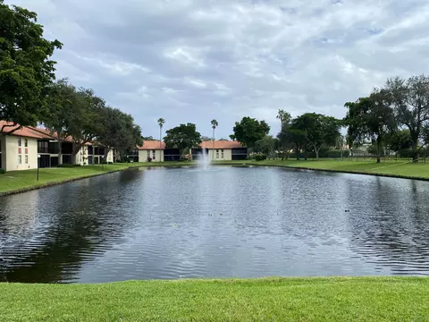 5912 S End Lake Dr #202, Boynton Beach, FL 33437