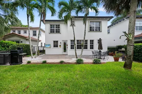 559 Tomahawk Ct, Palm Beach Gardens, FL 33410