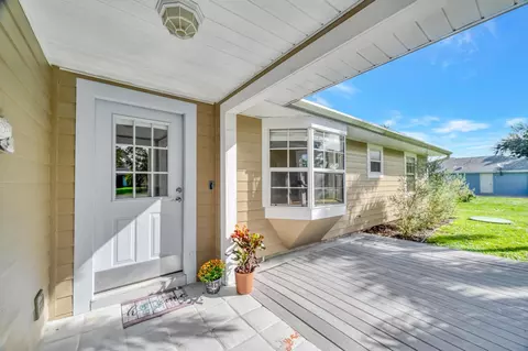 225 SE Ray Ave, Port Saint Lucie, FL 34983