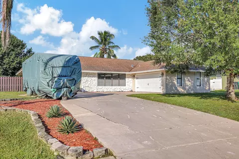 1092 SE Prineville St, Port Saint Lucie, FL 34983