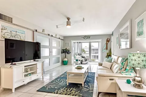 6447 Bay Club Dr #4, Fort Lauderdale, FL 33308