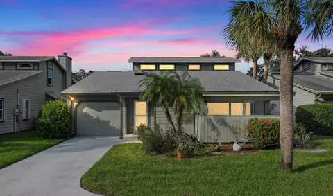 911 NE Dahoon Ter, Jensen Beach, FL 34957