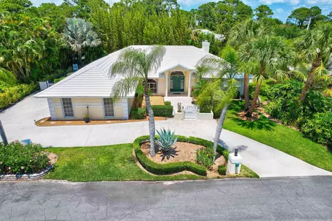 8645 SE Gulfstream Pl, Hobe Sound, FL 33455
