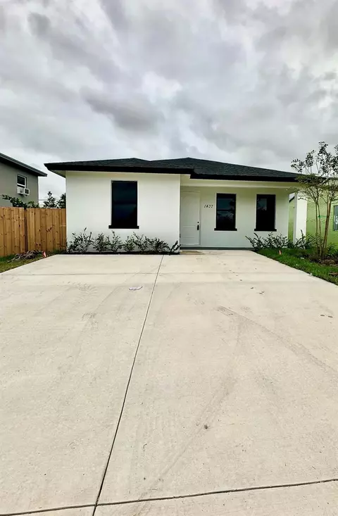 1437 W 31 St, Riviera Beach, FL 33404