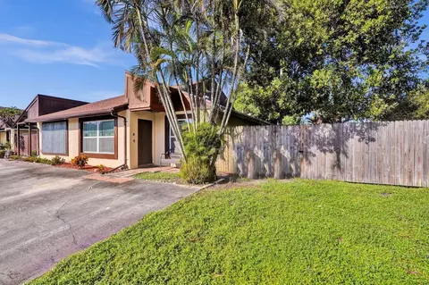 3751 Mil Pond Ct, Greenacres, FL 33463