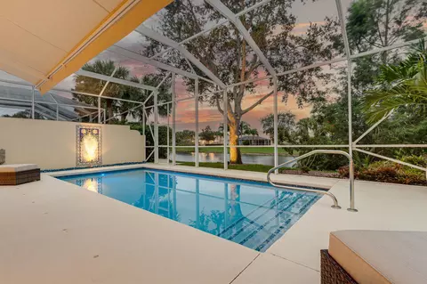 8274 Pine Cay Rd, Wellington, FL 33414