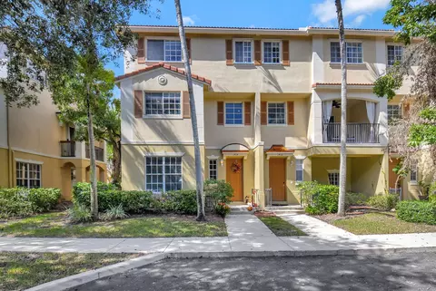 1414 E Wickham E, Delray Beach, FL 33445