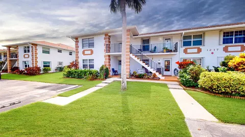 1217 S Lakes End Dr #B1, Fort Pierce, FL 34982