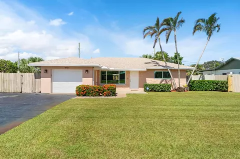 1921 Gregory Rd, Lake Clarke Shores, FL 33406