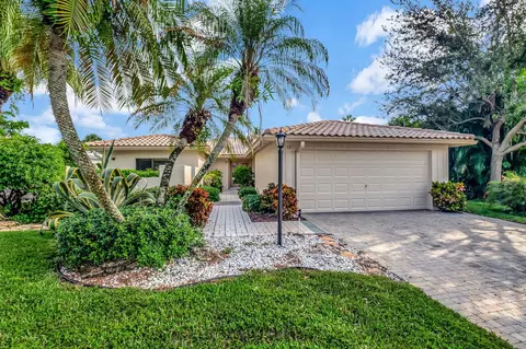 12 Woods Ln, Boynton Beach, FL 33436