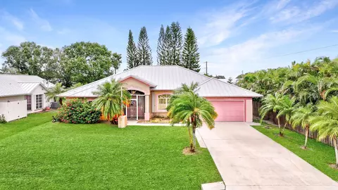 2712 SE Fall St, Port Saint Lucie, FL 34984