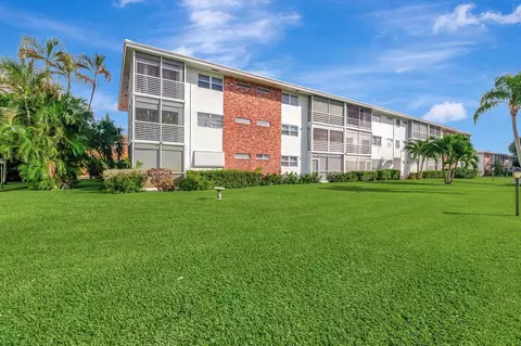25 SE 13th St #B1, Boca Raton, FL 33432