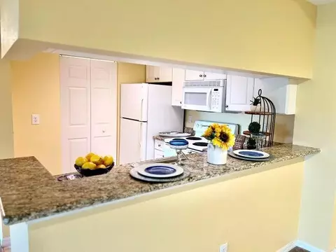 2806 Veronia Dr #303, Palm Beach Gardens, FL 33410