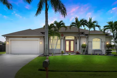2331 SE Heathwood Cir, Port Saint Lucie, FL 34952