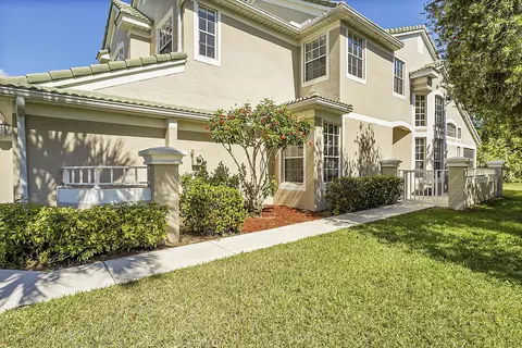 1609 SW Harbour Isles Cir #44, Port Saint Lucie, FL 34986