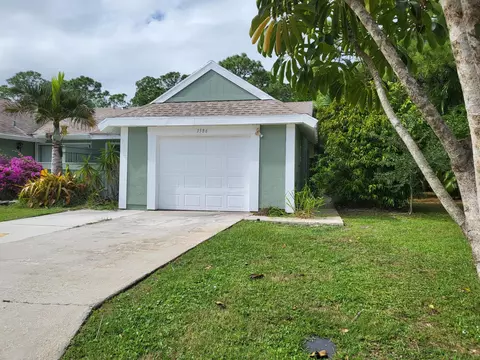 1386 SE Rivergreen Cir, Port Saint Lucie, FL 34952