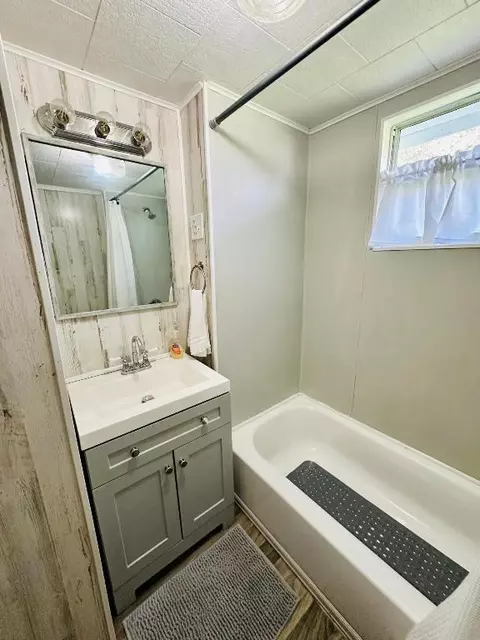 Bath - 1104 SW 11th St, Okeechobee, FL 34974 photo 3 of 5