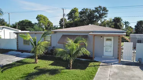 1122 S 14th St, Lantana, FL 33462
