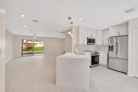 4453 SW 11th Pl, Deerfield Beach, FL 33442