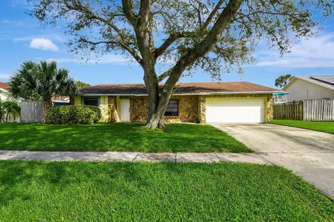 5401 Guildcrest St, Lake Worth, FL 33463