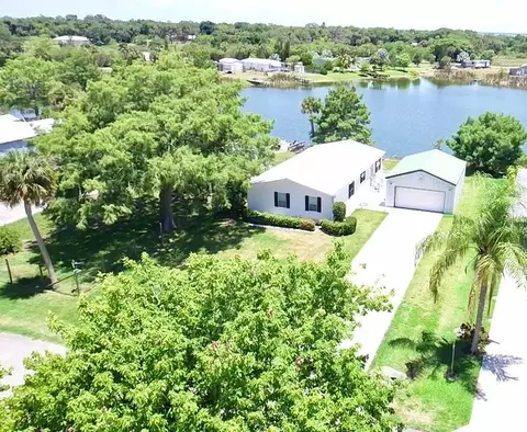 1052 E Miller Dr, Moore Haven, FL 33471