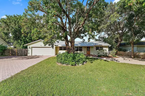 243 W Riverside Dr, Jupiter, FL 33469
