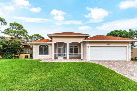 6678 Westview Dr, Lantana, FL 33462