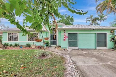307 SE Navy Ave, Port Saint Lucie, FL 34984
