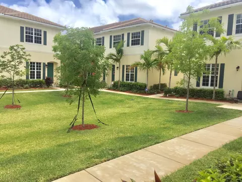 720 SW 2nd Ter, Pompano Beach, FL 33060