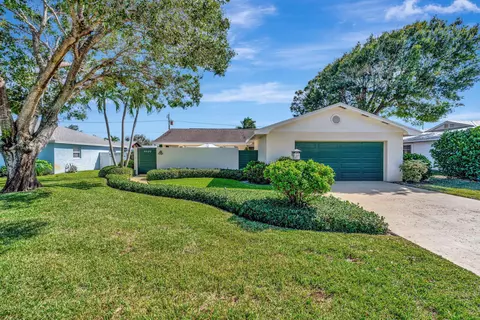 8022 SE Helen Ter, Hobe Sound, FL 33455