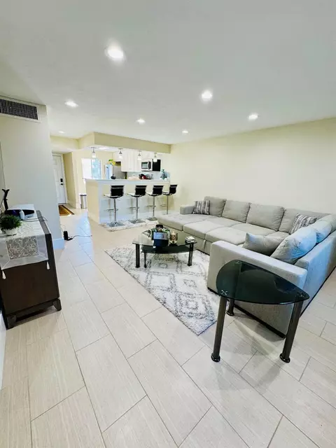 4465 Luxemburg Ct #207, Lake Worth, FL 33467