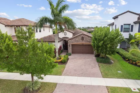 1124 Whitcombe Dr, Royal Palm Beach, FL 33411