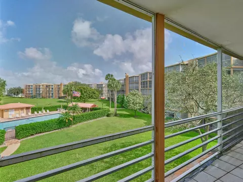 299 NW 52nd Ter 3170 Ter #317, Boca Raton, FL 33487