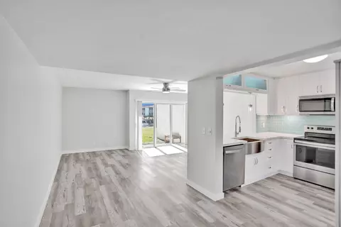 118 Castlewood #120, North Palm Beach, FL 33408