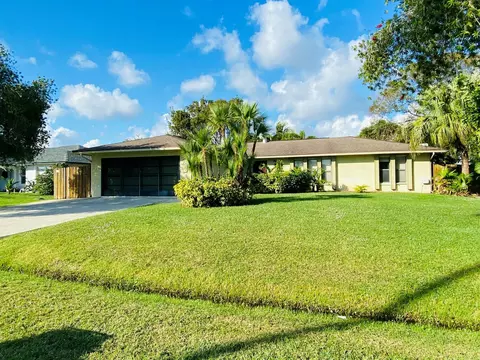 955 SE Brookedge Ave, Port Saint Lucie, FL 34983