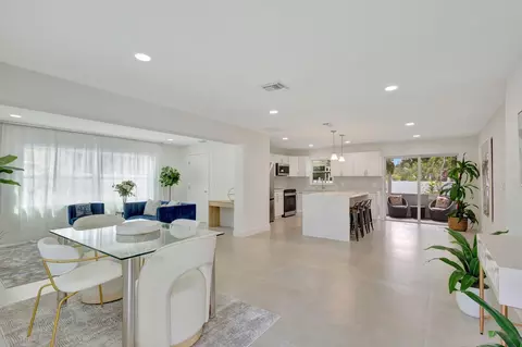 204 SE 8th St, Delray Beach, FL 33483