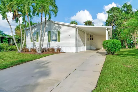 7744 SE Saratoga Dr, Hobe Sound, FL 33455