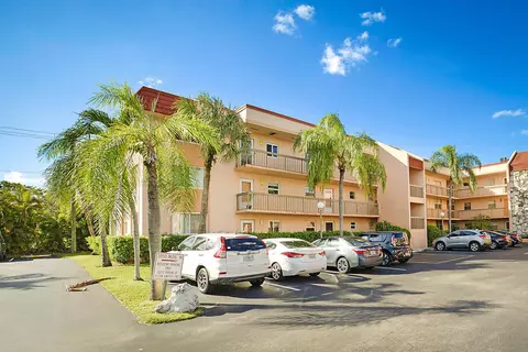 3050 Holiday Springs Blvd #302, Margate, FL 33063