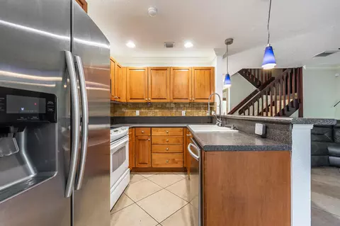 153 Hidden Ct Rd #H-46, Hollywood, FL 33023