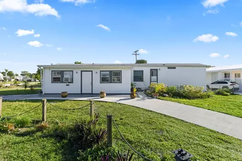 7180 SE Ridgeway Ter, Hobe Sound, FL 33455