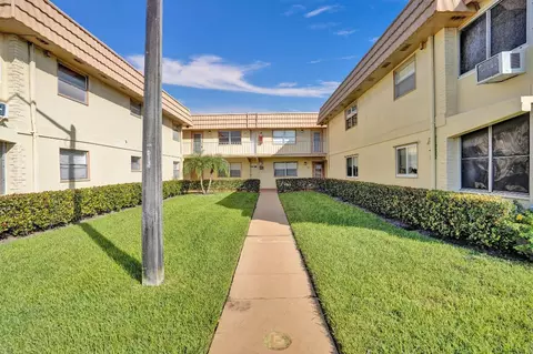 220 Saxony Ln #E, Delray Beach, FL 33446