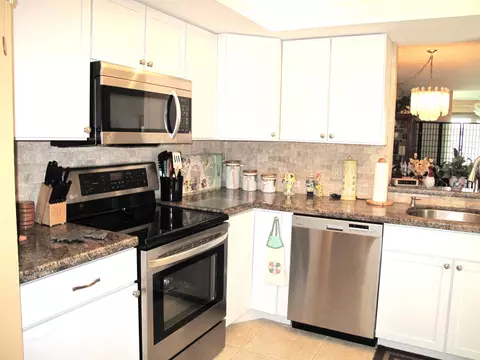 9 Willowbrook Ln #201, Delray Beach, FL 33446