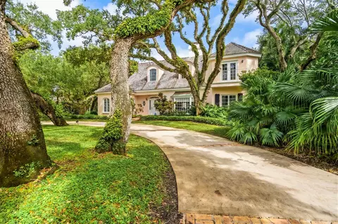 1086 Winding River Rd, Vero Beach, FL 32963