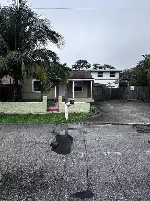 130 NE 4th Ave, Boynton Beach, FL 33435