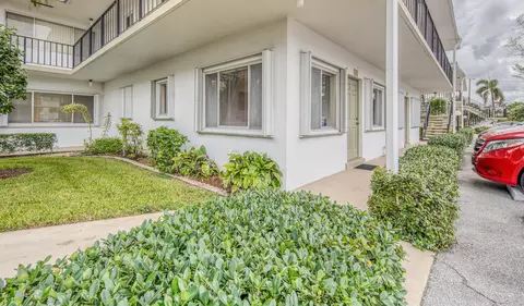 3040 Lake Osborne Dr #106, Lake Worth Beach, FL 33461