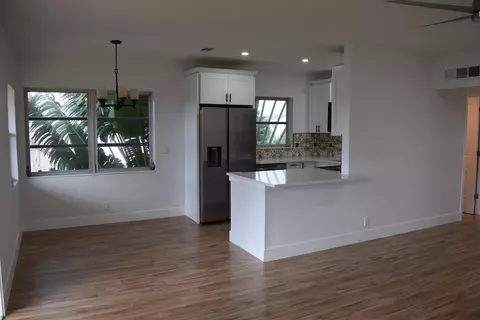 112 Salisbury E #E, West Palm Beach, FL 33417
