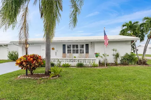 692 SW Sw Lk, Boynton Beach, FL 33426